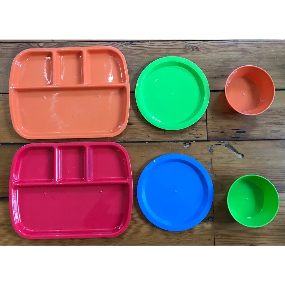 Set Lot 6 Childrens Plastic Colorful Plates Bowls Trays Kitchen Dining Ware